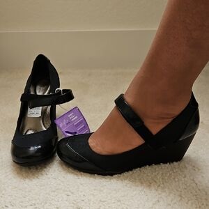 NWT Dexflex Sport Black Wedge Shoes With Soft Insoles